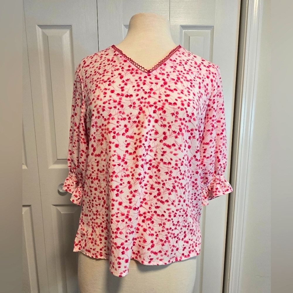 CeCe Granny Floral Pink & White Top, Size Medium, Lightweight